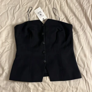 Topp - En jätte fin topp från Bikbok🩷 Helt oanvänd, prislappen sitter kvar!💗Storlek S, passa xs också