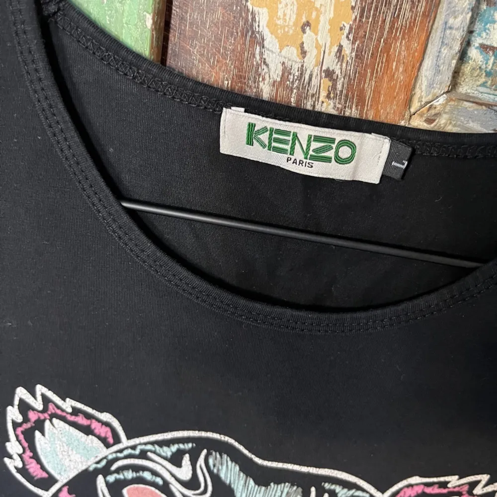 Kenzo t shirt in size L but can be size Small. T-shirts.