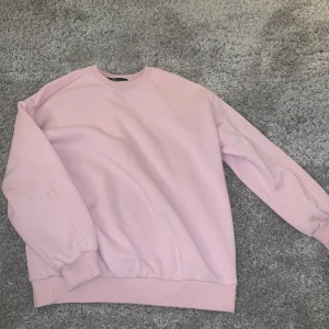En jätte fin oanvänd rosa tröja💘 - Aldrig använd och jätte fint nytt skick💘