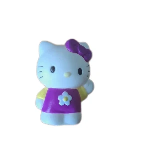 Hello kitty  - Intressekoll. Vikt exklusive paket: 6g.  För mer info skicka pm. Köparen står för frakten. Ansvarar inte för paketet under frakt. 