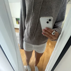 Stickade shorts  - Säljer nu dessa populära stickade  somriga shortsen! Shortsen är slutsålda! Nypris 300, säljer då ja fick med mig två par