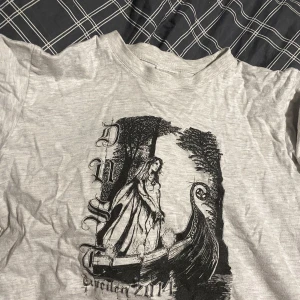 Crop top  - Jättesnygg crop top, har aldrig använt den.