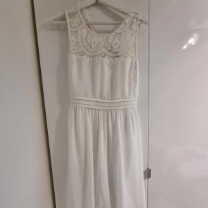 Vit klänning - Använd 1 gång