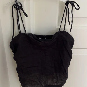 Linne - Ett svart linne från hm som går att justera axelbanden