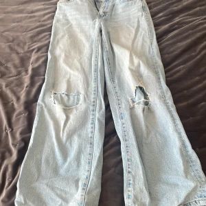 Jeans  - Hej jag säljer mina fina jeans från lager 157 men nu sitter dom tyvärr för små storlek är 152 