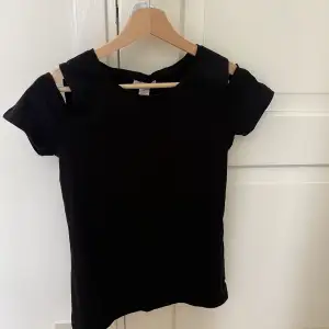 En svart Tshirt 