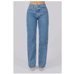 Jeans a design - Jeans från a design. Passar dig med lite lägre ben.🥰