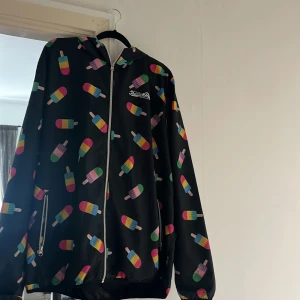 Glassjacka  - Använd 1 gång, hjälper min kusin o sälja finns i Linköping 