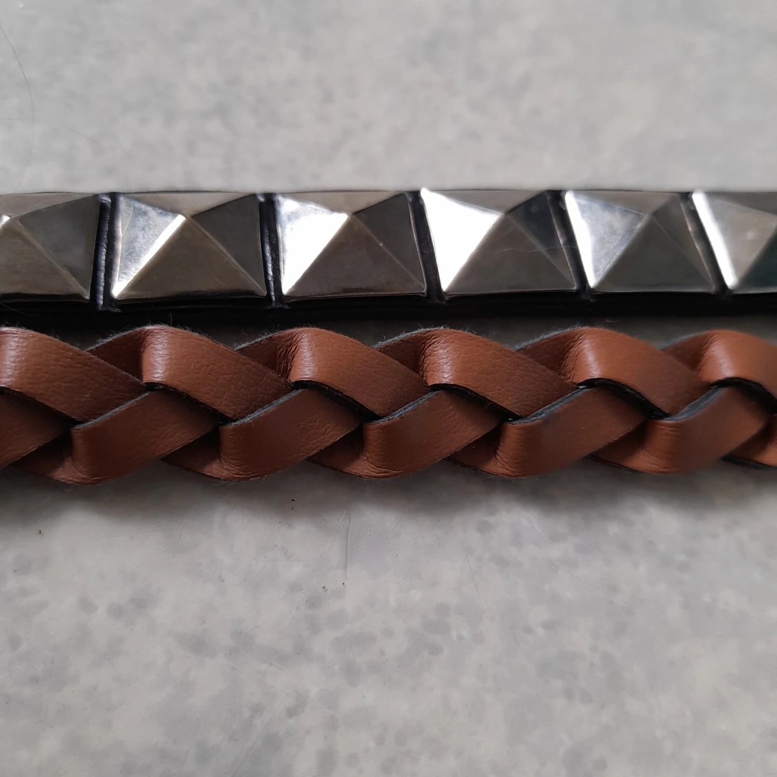 Svart skärp Nitar + Brunt skärp flätat 60-70cm - 90