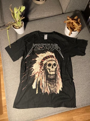 Yeezy t shirt - Kopia på yeezy tröja Oanvänd 100% cotton material