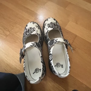 Dr martens  - Säljer dessa superfina dr martens i storlek 39! 1150kr, HELT nya, originalpris runt 2000kr beroende på sida.