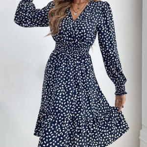 Sommar klänning  - Använd 1 gång 