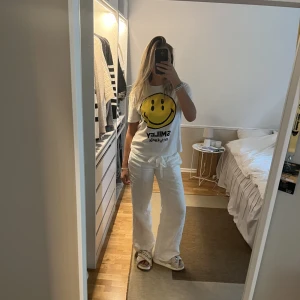 Zara smiley T-shirt  - Supersnygg T-shirt med tryck både fram och bak