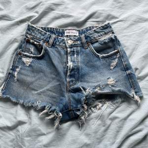 Säljer Zara shorts, helt oanvända, bra skick 💕
