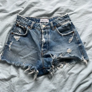 Zara shorts  - Säljer Zara shorts, helt oanvända, bra skick 💕