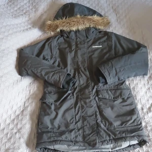 Didrikson vinter jacka - Jackan är i bra skick 100% vattentät Väldigt varm och skön vid kylig temperatur