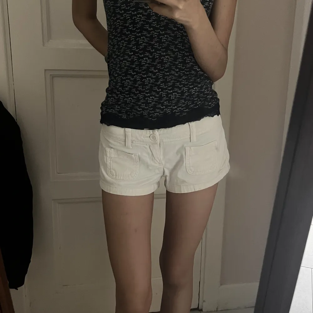 Jätte fina shorts från Hollister köpte på sellpy men var för stora så aldrig andvända tyvärr :(. Shorts.