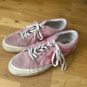 Golf Wang converse  - Golf Wang Le Fleur Converse, rosa. Rätt använda men ändå bra skick. Storlek 42,5