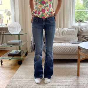 Lee Jens  - Säljer dessa super snygga lee jeans🥰