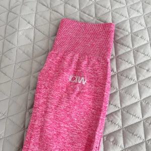 ICIW - Så fina & älskar färgen! Däremot är de lite för små för mig. 