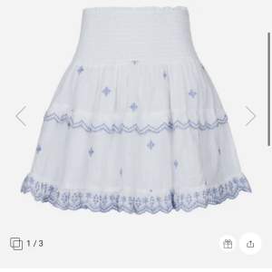 Säljer denna superfina slutsålda kjol som är oanvänd, Strl 36! Säljer bara för att jag har liknande, köpt för 749, startpris 500