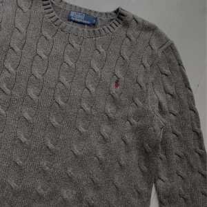 Ralph lauren sweatshirt - Sjukt snygg ralph lauren sweatshirt i mycket bra skick. Skriv gärna vid frågor eller funderingar 🤩