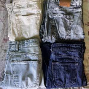 säljer dessa 4 par jeans som inte passar mig. Bara att ställa frågor eller be om bilder på hur de ser ut i helhet. Storlekarna är skrivna. Lägg gärna prisförslag på dom ( säljs såklart separat☺️). Köparen står för frakten💓