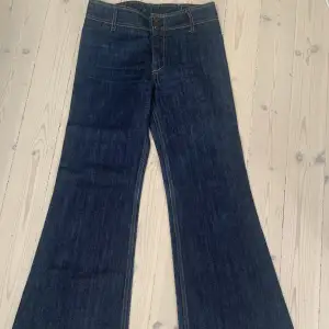 Så galet coola designer Gul&Blå jeans som inte säljs längre!!! De är i super bra skick som nya och passar till allt♥️