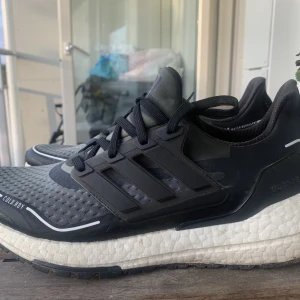 Ultra Boost cold rdy - Som den populära ultra boost fast för kallare klimat, knappt använda fel storlek 
