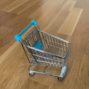 Liten kundvagn  - En blå liten kundvagn🩵