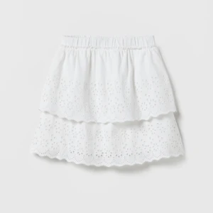 Vit zara kjol  - Helt oanvänd med prislapp kvar! 💕 skulle säga att den passar Xs/S/M 💕