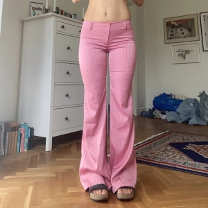 Kostymbyxor - Ifrån asos, storlek 38 på tagen. Inga defekter. Midja: 78-83 cm Innebenslängden: 84 cm