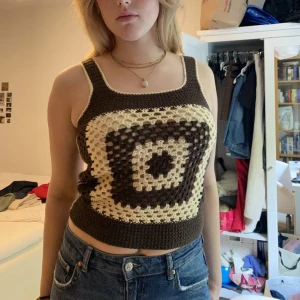 Virkad topp - Så fin egenvirkad topp i bra skick. 70 tals vibe 