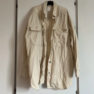 Oversize jeansjacka - Oversize jeansjacka  Passar S-M  Nypris 399kr 