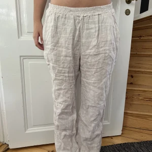 Linnebyxor - Säljer nu mina linnebyxor ifrån Chelsea! Säljer dom då jag aldrig använder dom💕 dom är perfekta i längden för mig som är ca 160! Vill gärna få bort dom så fort som möjligt så pris är diskuterbart!