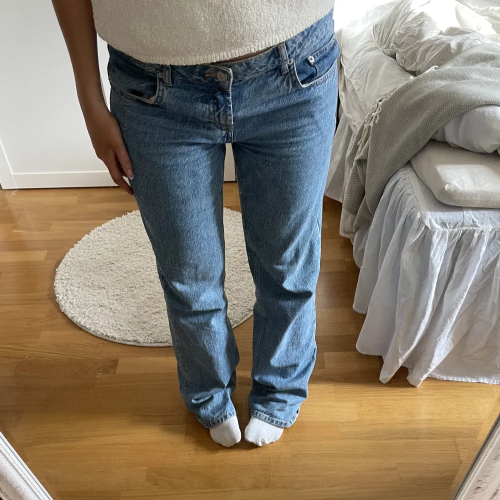 Lågmidjade jeans från nakd i storlek 38 💕💞💞knappt använda . Jeans & Byxor.