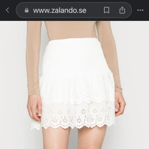 Super fin kjol  - Säljer min älskade kjol då den knappt används längre, sparsamt använt 250kr pluss frakt 