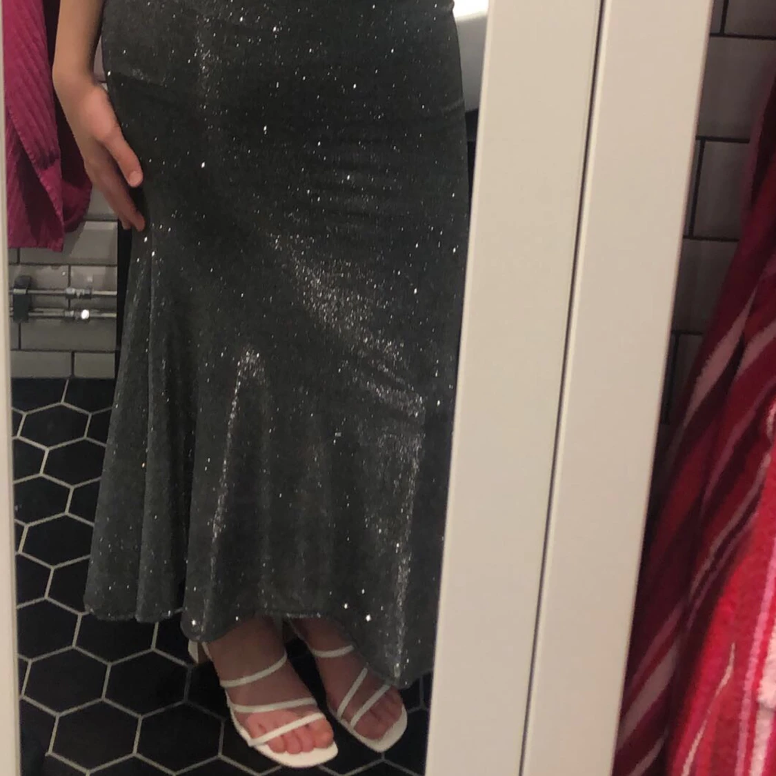 Glittrig långklänning - 91