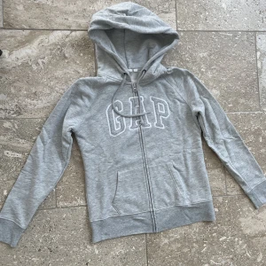Gap huvtröja - En huvtröja i bra skick 