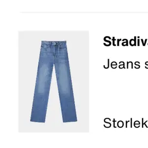 Snygga jeans från Stradivarius i straight fit! Använda ett fåtal gånger. Storlek 38. Lagom längd till mig som är 175cm lång. Nypris: 359kr.  Kan mötas upp i Stockholm annars står köparen för frakten.