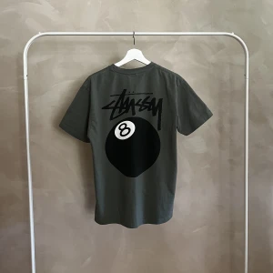 Vintage Stussy T-shirt  - En äldre stussy t-shirt i storlek large, passar även medium.