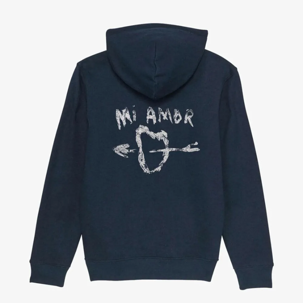 Intressekoll för min jätte fina mi amor hoodie. Endast använd ett fåtal gånger och helt perfekt nu till sommarkvällar! Sälja på zalando för 1600💘. Hoodies.