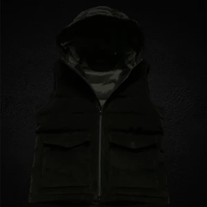 Stenströms väst  - Cond= 10/10 knappt använd  Storlek L passar även M har medium i vanliga fall    Byten är intressant lanvins och valentinos bland annat samt loubs där mellanskillnad självklart betalas 