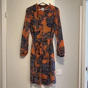 Klänning - Klänning från Lindex, Holly & Whyte. 