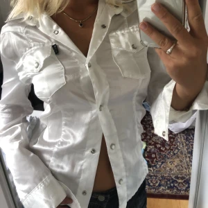 Sidenskjorta - Jättefin sidenskjorta, aldrig använd. Köpt second hand 