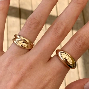 Ringar  - Två ringar som inte kommer till användning. 1 för 10 båda för 15, frakt tillkommer på ca 15 kr ✨