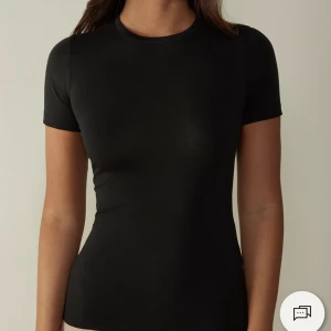 Intimissimi  - Säljer min tröja från intimissimi. Använd fåtal gånger och fortfarande bra skick. Frakten ingår i priset och jag postar inte spårbart ❤️