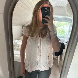 Blus  - Super söt blus, perfekt till sommaren!