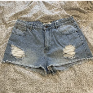 Superfina jeansshorts - Superfina shorts av märket Even & odd. Mycket fint skick! 