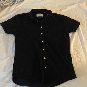 Short tröja från Krondtadt - Köpt för 400kr för cirka 7 månader sen. Inte använt så mycket och behöver pengar